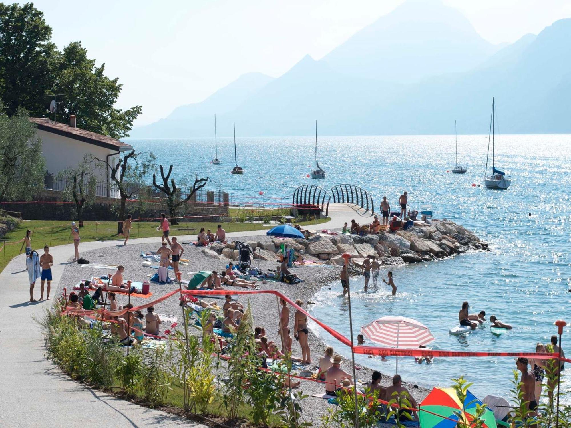 Отель Aquacamp Бренцоне-суль-Гарда Экстерьер фото