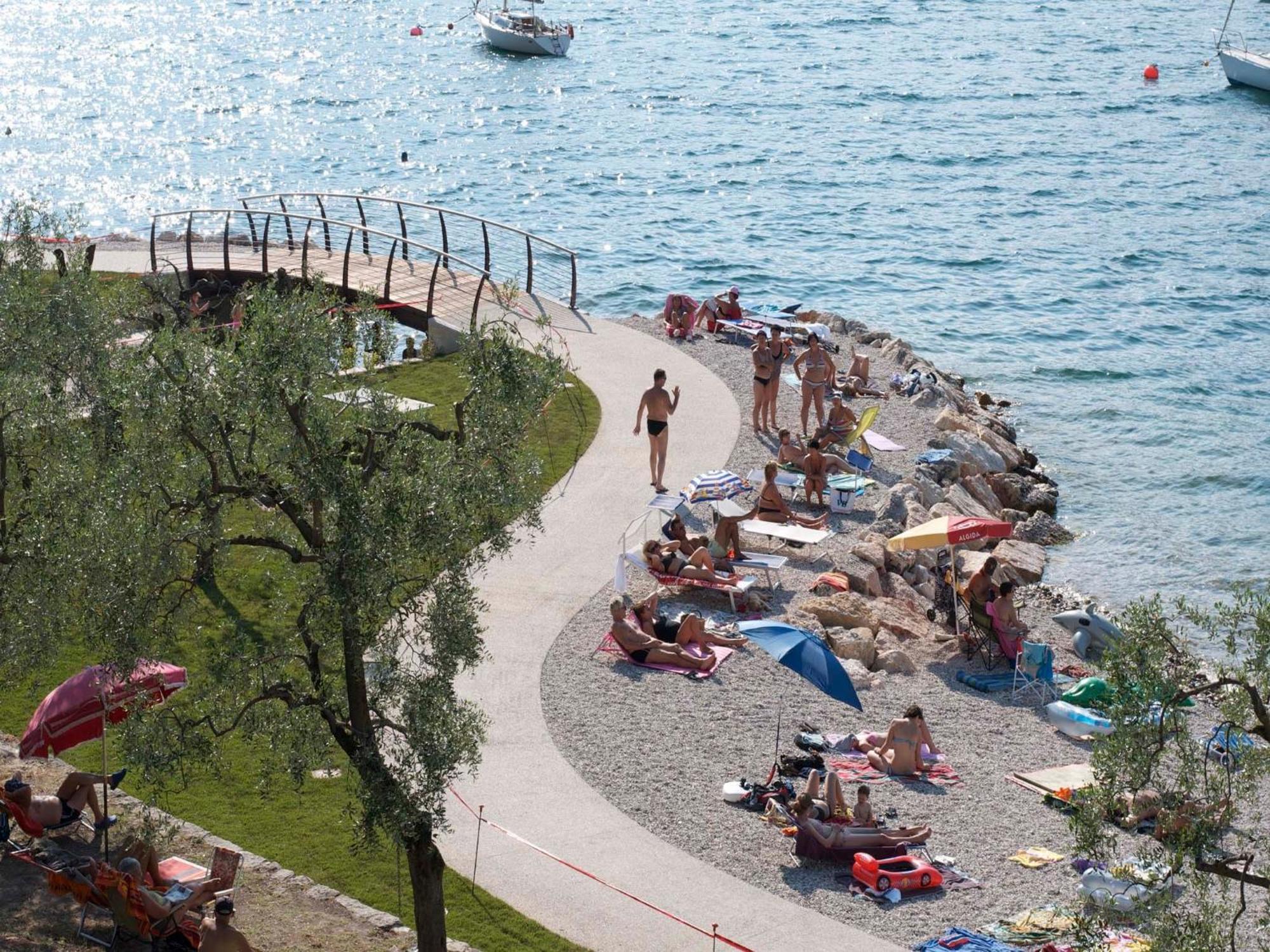 Отель Aquacamp Бренцоне-суль-Гарда Экстерьер фото